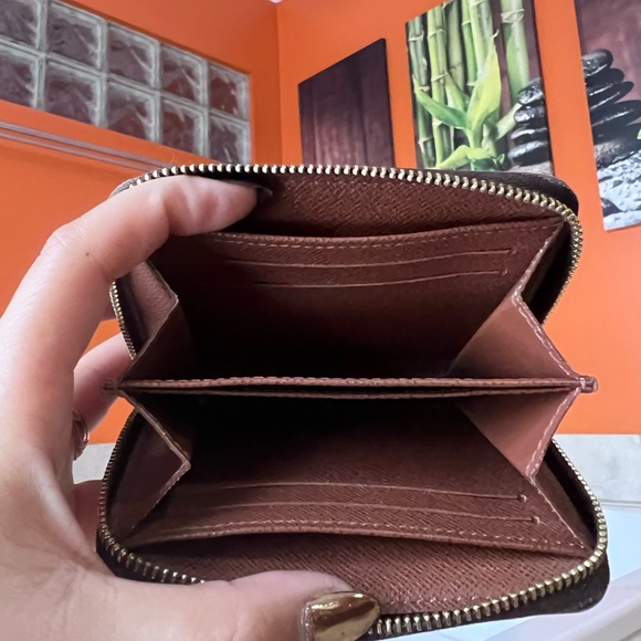 Louis Vuitton Monogram Zippy Coin Case - Picture 7 of 10